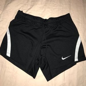 (🏄🏻‍♀️) Nike shorts